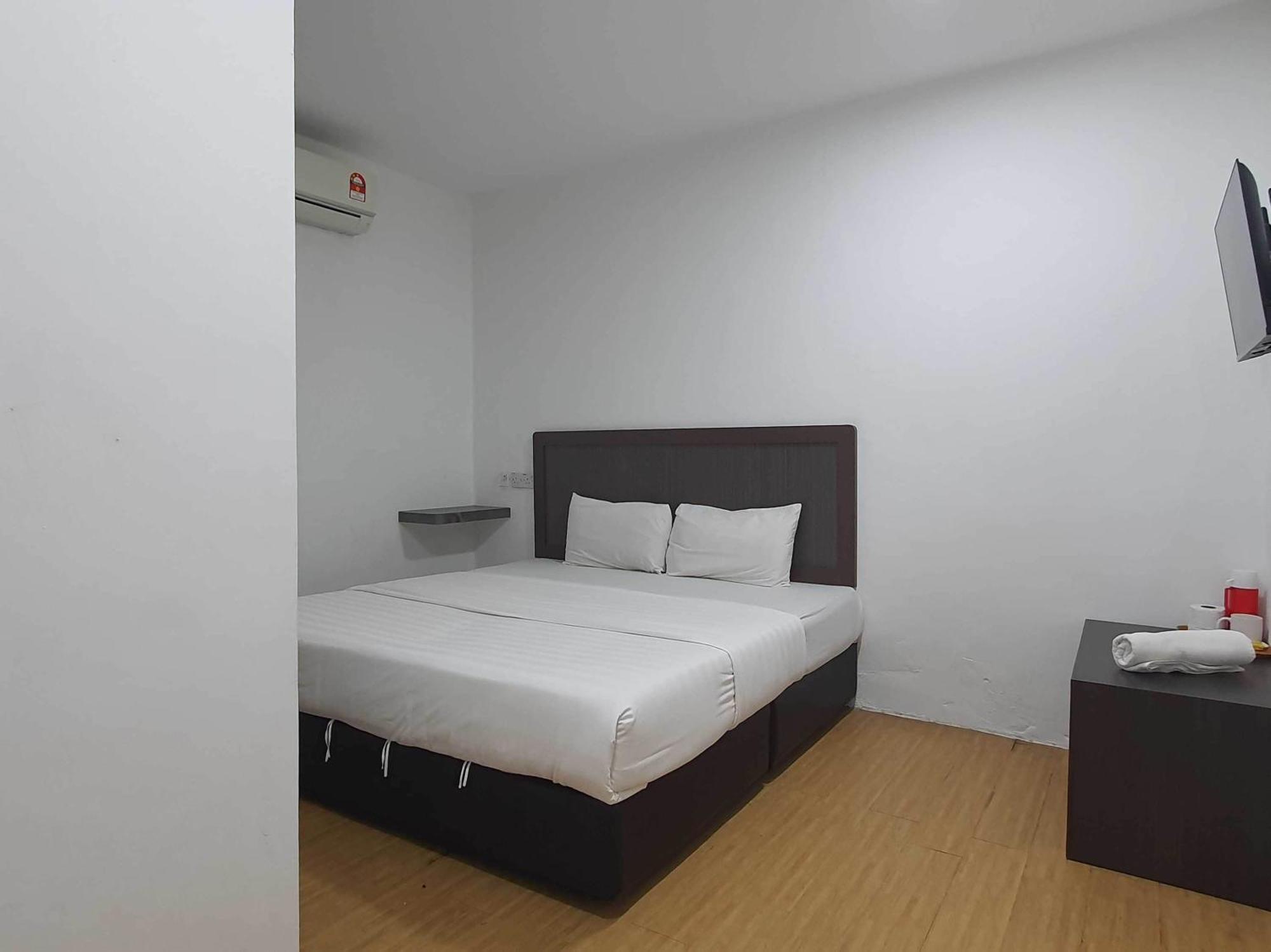 Oyo 91053 Signature Inn Miri Exterior foto