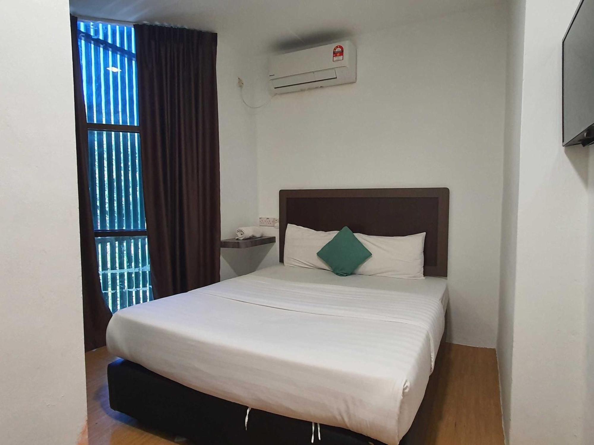 Oyo 91053 Signature Inn Miri Exterior foto